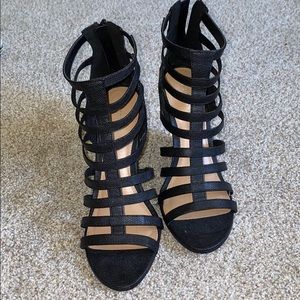 Black strap wedges